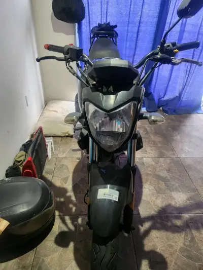 Moto Yamaha FZ en buen estado - miniatura 2