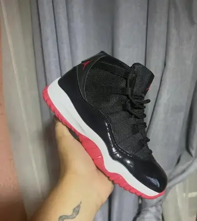 Air Jordan retro 11 Bred - miniatura 1