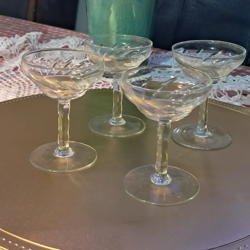 Juego de copas de cristal tallado - 4