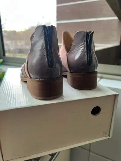 Botines de cuero y gamuza con tachas - miniatura 3