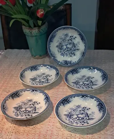 Juego de platos de cerámica azul y blanco - miniatura 1