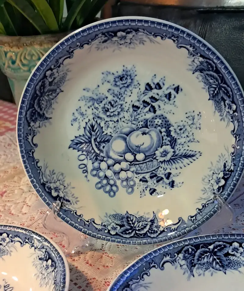 Juego de platos de cerámica azul y blanco - 2