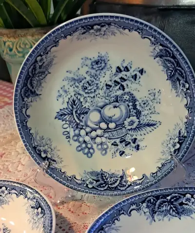 Juego de platos de cerámica azul y blanco - miniatura 2