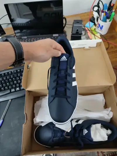 Zapatillas Adidas azul marino nuevas - miniatura 1