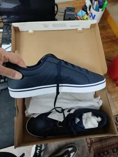 Zapatillas Adidas azul marino nuevas - miniatura 2