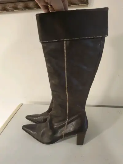 Botas de cuero marrón con tacón alto - miniatura 1