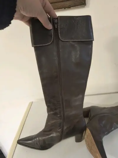 Botas de cuero marrón con tacón alto - miniatura 2
