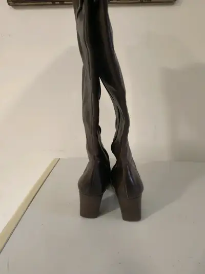 Botas de cuero marrón con tacón alto - miniatura 3