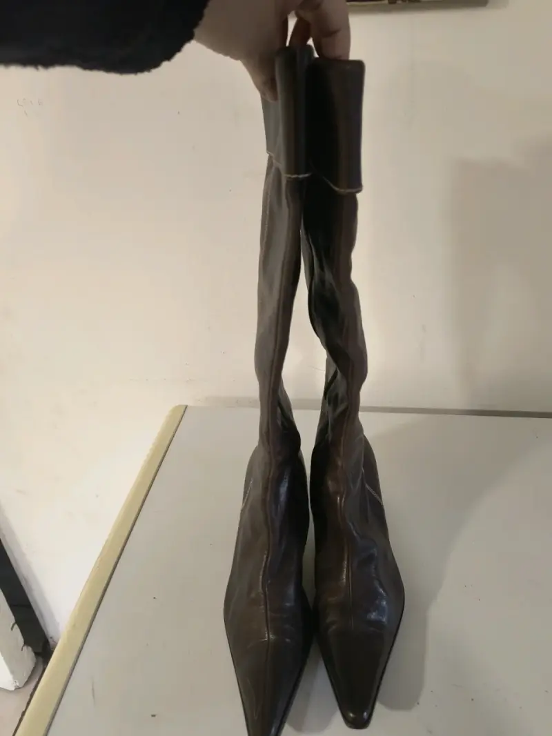 Botas de cuero marrón con tacón alto - 4
