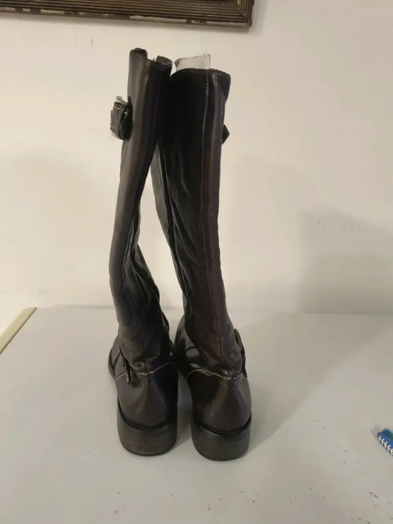 Botas de cuero marrón con hebillas - 4