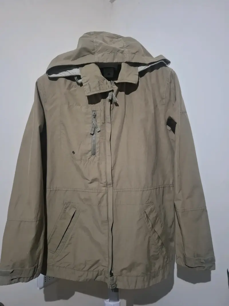 Chaqueta beige con capucha para mujer columbia