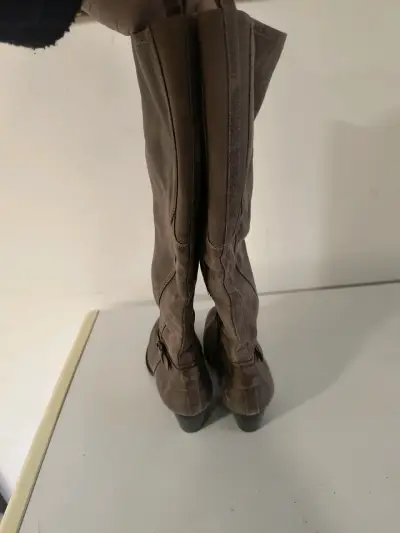 Botas de cuero sintético envejecidocon tacón medio - miniatura 3