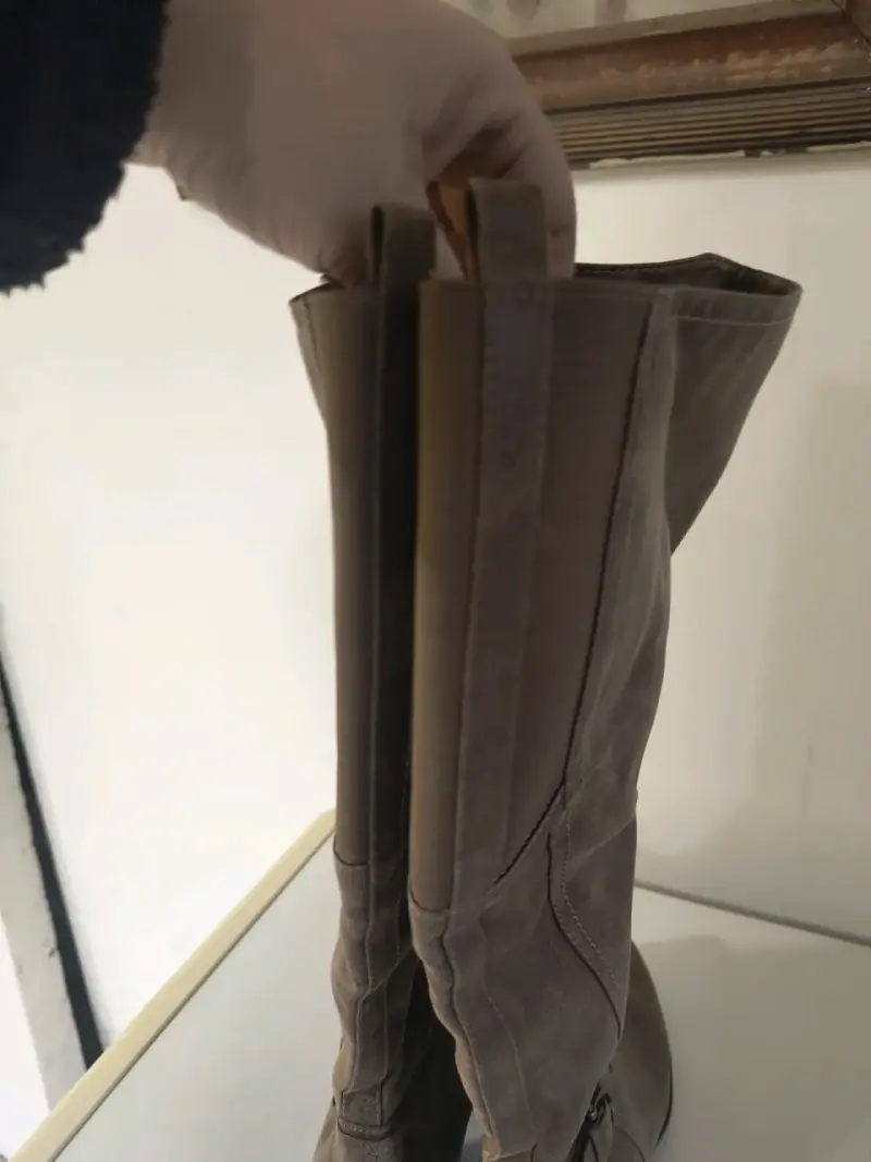 Botas de cuero sintético envejecidocon tacón medio - 4