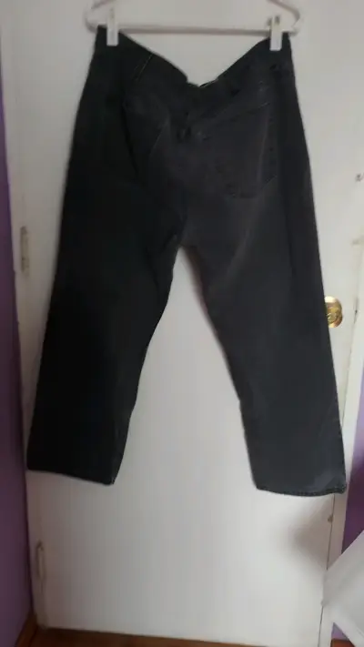 Jeans negros de mezclilla para hombre - miniatura 1