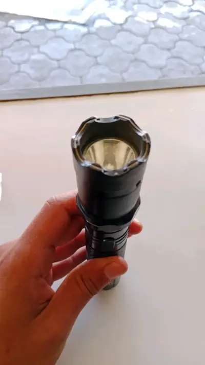 Linterna LED portátil con interruptor - miniatura 3