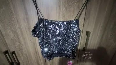 Top de lentejuelas negro brillante - miniatura 2
