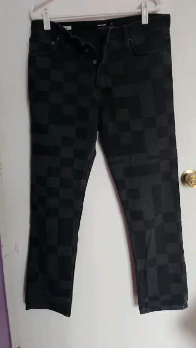 Jeans negros con diseño a cuadros - miniatura 2