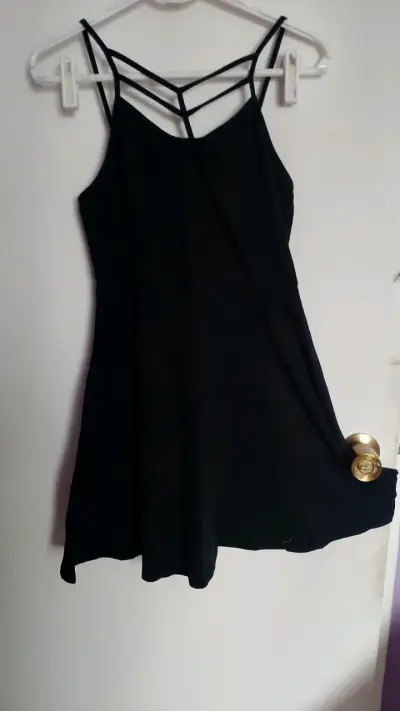 Vestido negro con tirantes delgados - miniatura 3