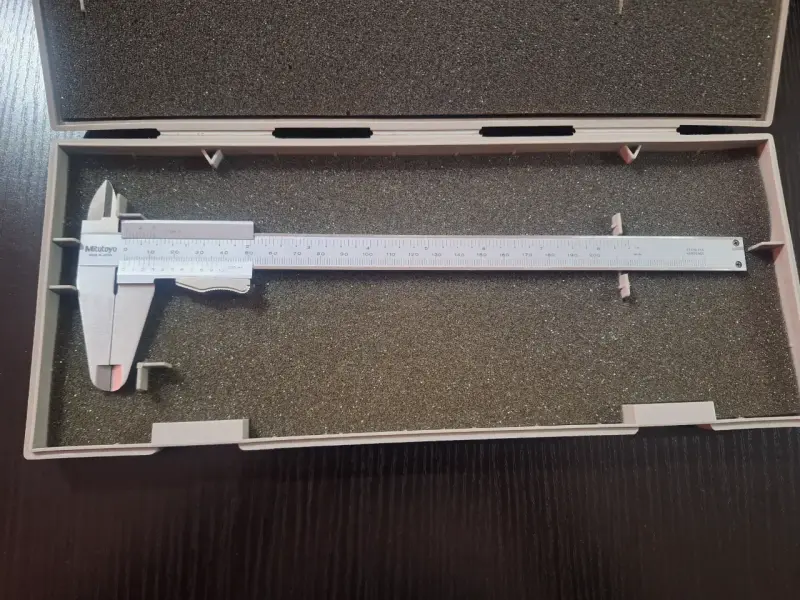 Pie de metro o vernier 200mm Mitutoyo en estuche - 1