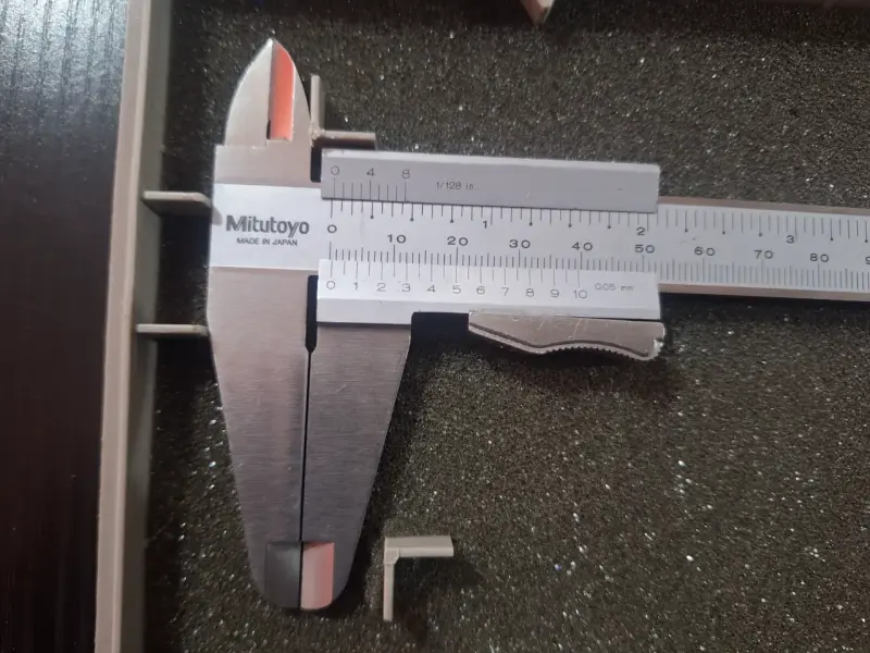 Pie de metro o vernier 200mm Mitutoyo en estuche - 2
