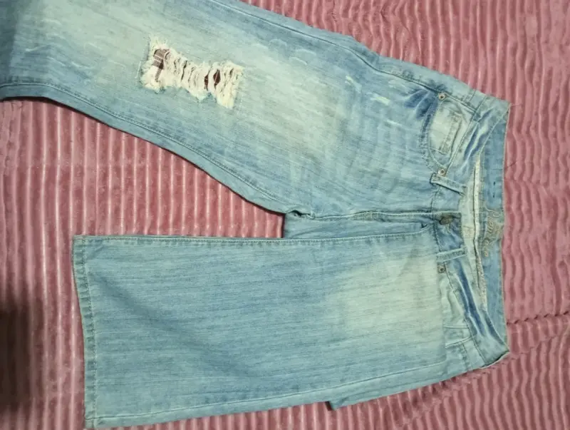 Jeans estilo desgastado