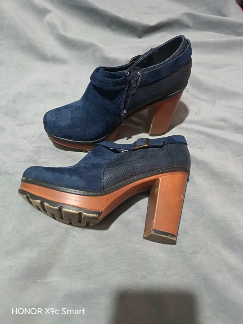 Botines de tacón alto azul marino