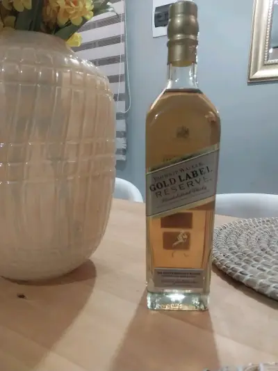 Whisky Johnnie Walker Gold Label Reserve 750ml - miniatura 1