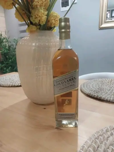 Whisky Johnnie Walker Gold Label Reserve 750ml - miniatura 2