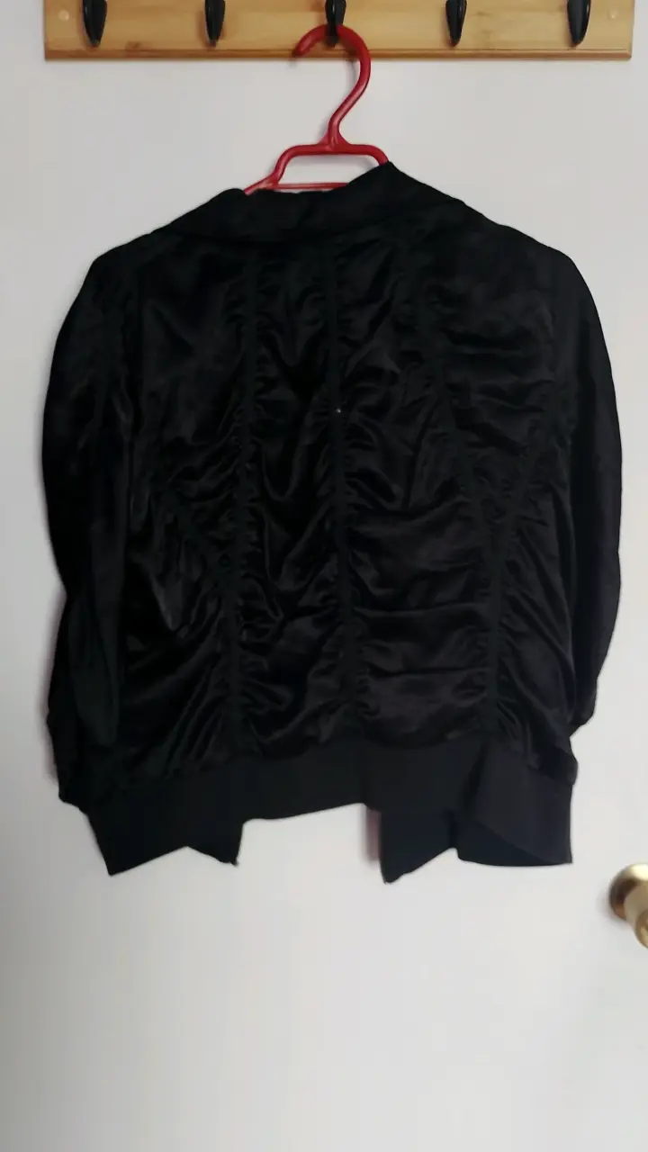 Chaqueta negra de mujer con cierre - 2