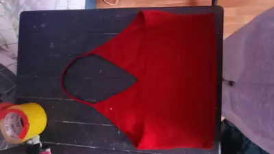 Top rojo de tirantes estilo halter - miniatura 1