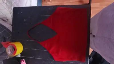 Top rojo de tirantes estilo halter - miniatura 2