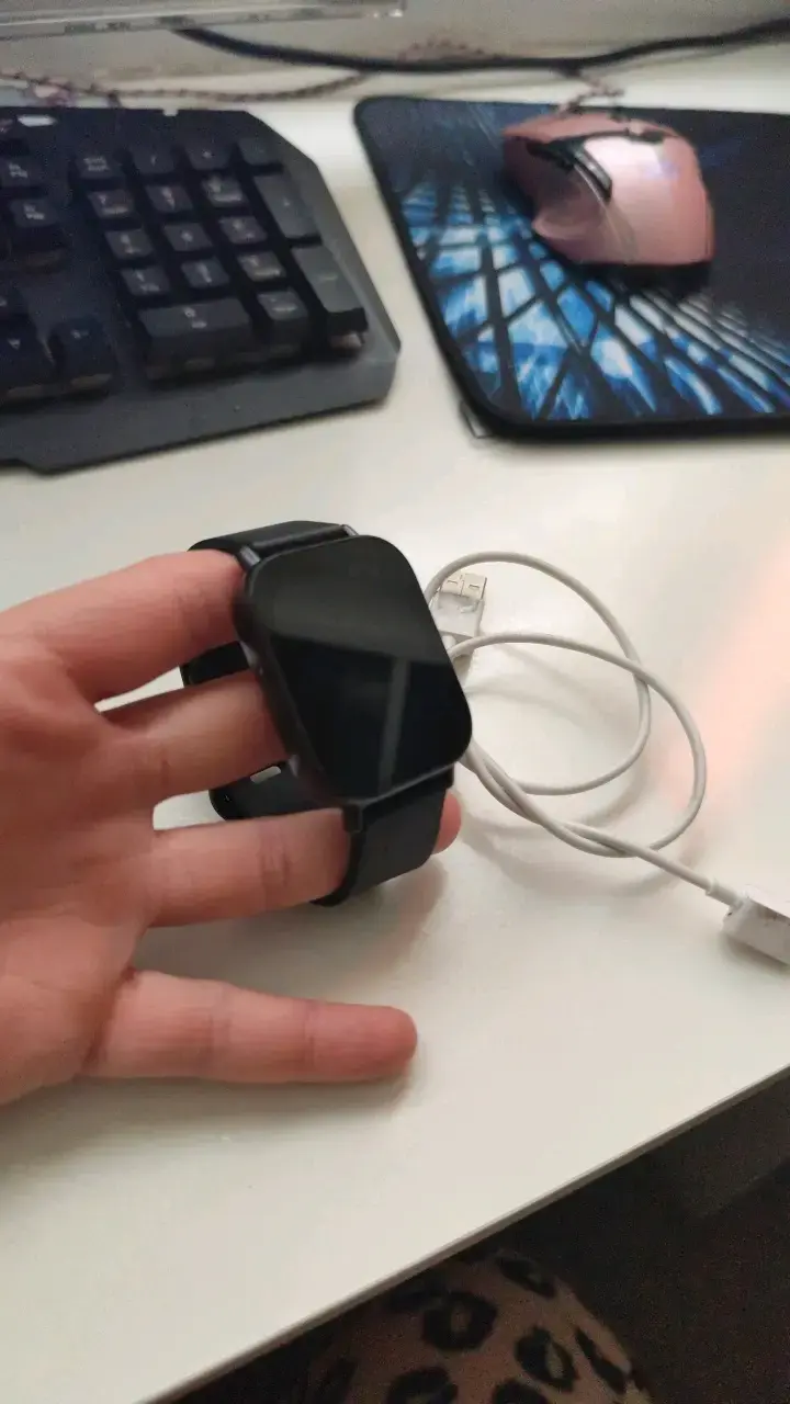 Smartwatch negro con cargador USB - 3