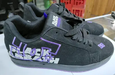 Zapatillas de skate negras y moradas - miniatura 3