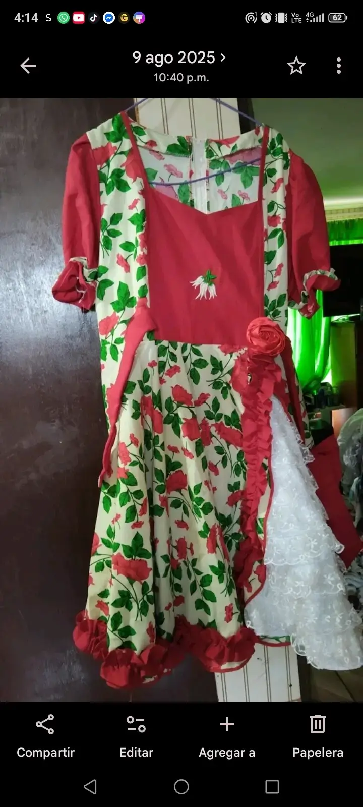 Vestido folclórico con estampado floral