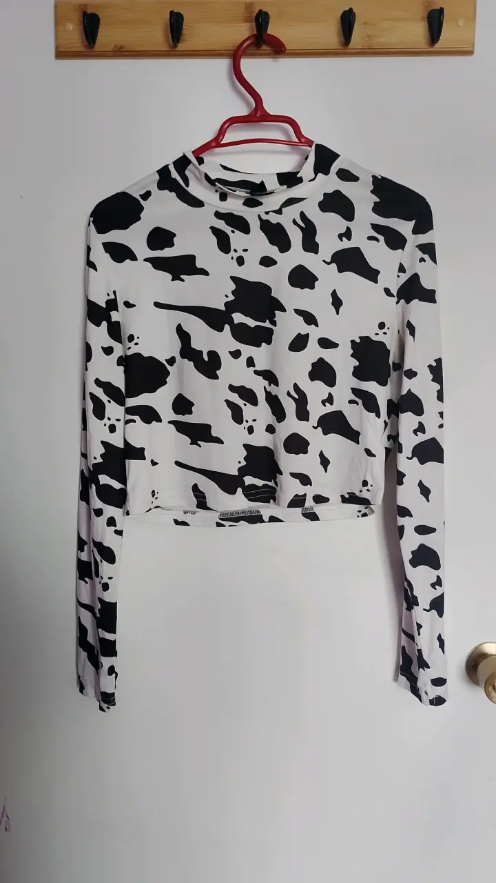 crop top manga larga estampado vaca