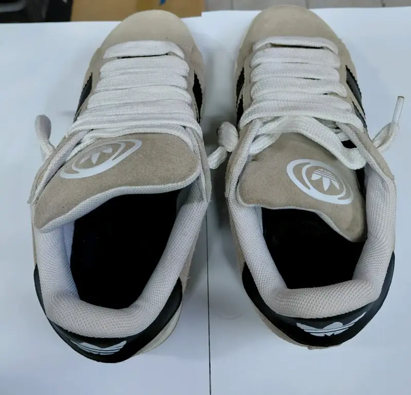 Zapatillas deportivas Adidas beige y negras - 3