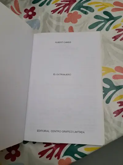 Libro 'El Extranjero' de Albert Camus - miniatura 2