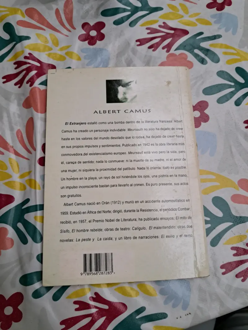 Libro 'El Extranjero' de Albert Camus - 3
