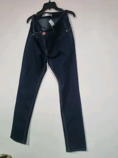 Jeans ajustados azul oscuro para mujer - miniatura 1