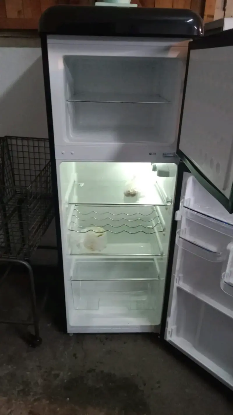Refrigerador de dos puertas en buen estado - 1