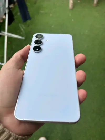 Samsung S25 FE 256GB prácticamente nuevo. - miniatura 2