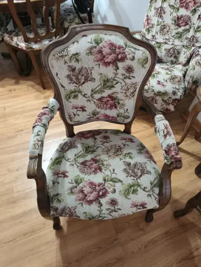 Juego de muebles vintage con tapiz floral - miniatura 2