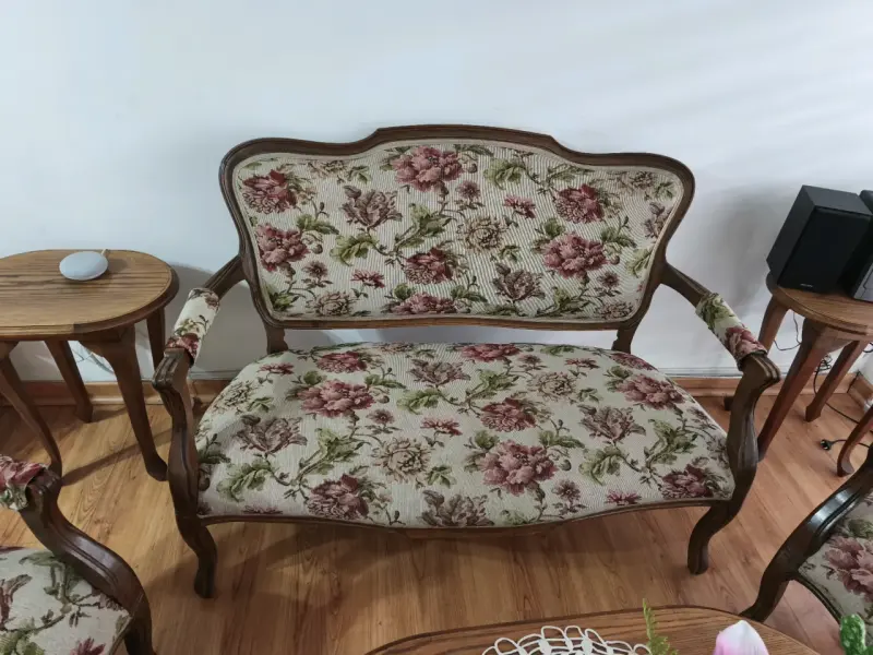 Juego de muebles vintage con tapiz floral - 4