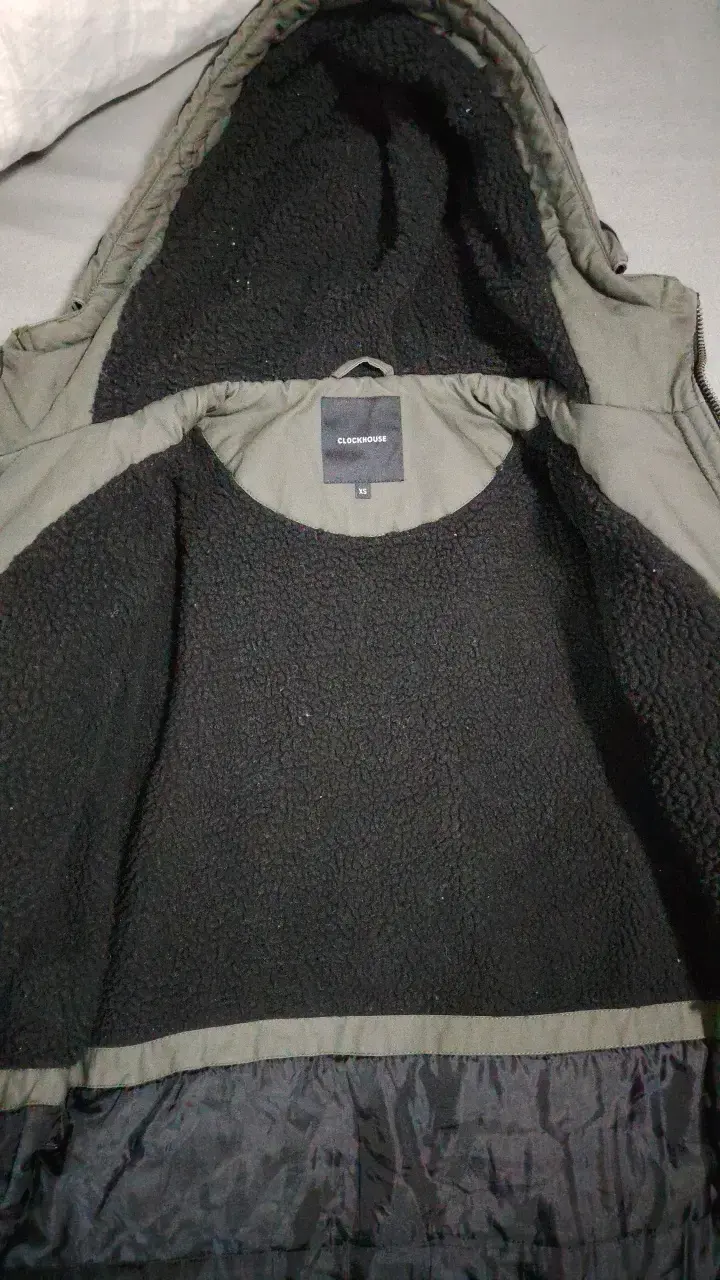 Parka verde con capucha y forro térmico - 2