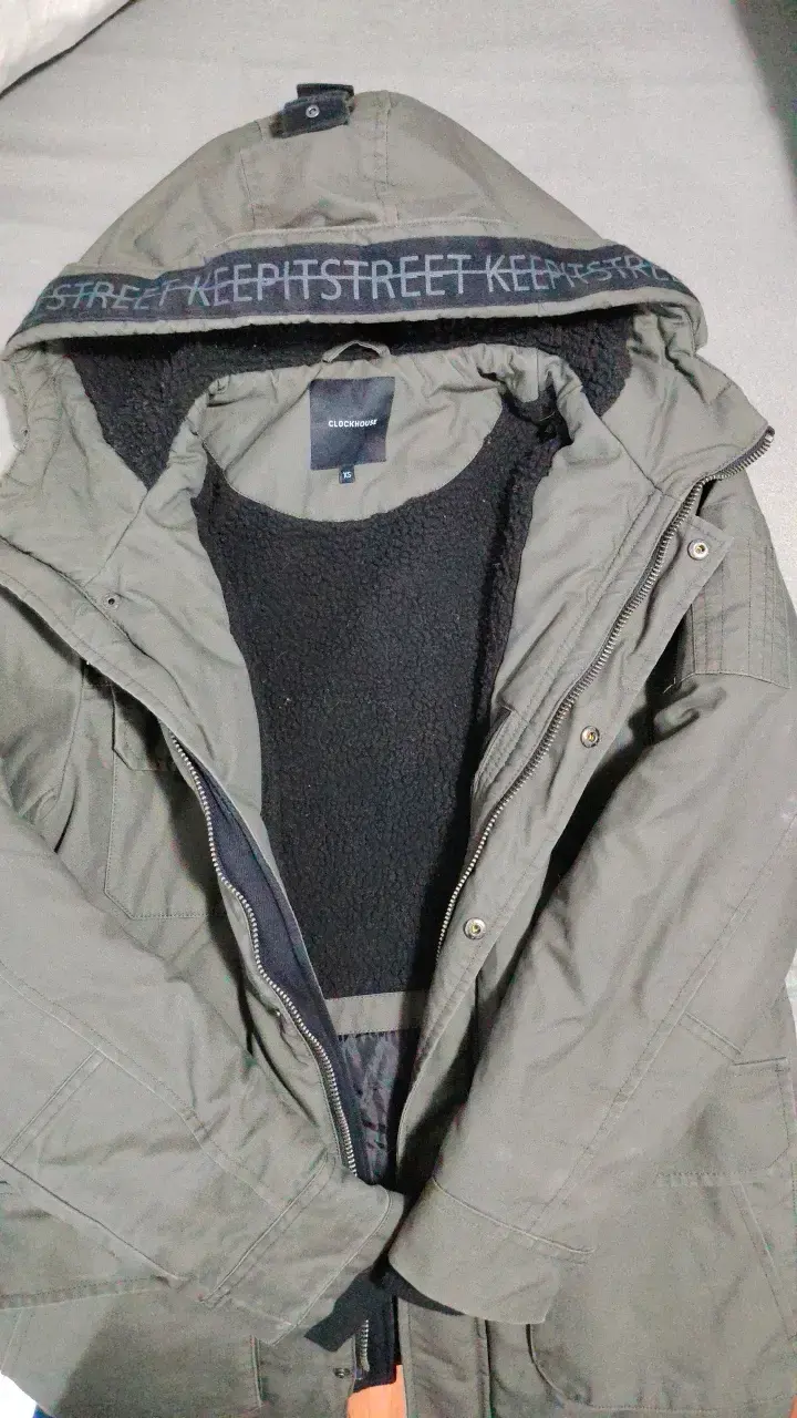 Parka verde con capucha y forro térmico - 3