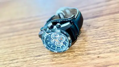 Reloj deportivo negro con cronógrafo - miniatura 3
