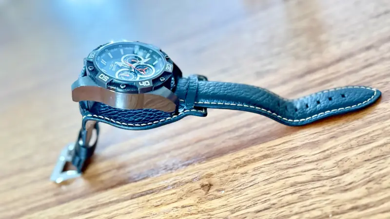 Reloj deportivo negro con cronógrafo - 4
