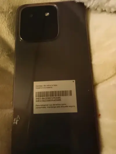 Smartphone con pantalla grande y funda - miniatura 3
