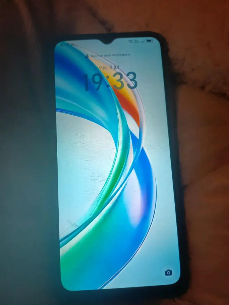 Smartphone con pantalla grande y funda - 5
