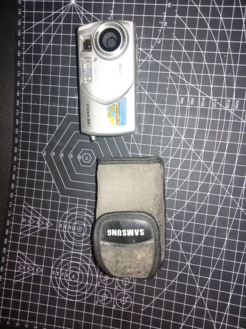 Cámara digital Samsung Digimax 202 con funda - 1